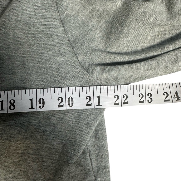 Nike Grey Crewneck Sweatshirt Women’s Medium Cropped - Picture 8 of 8